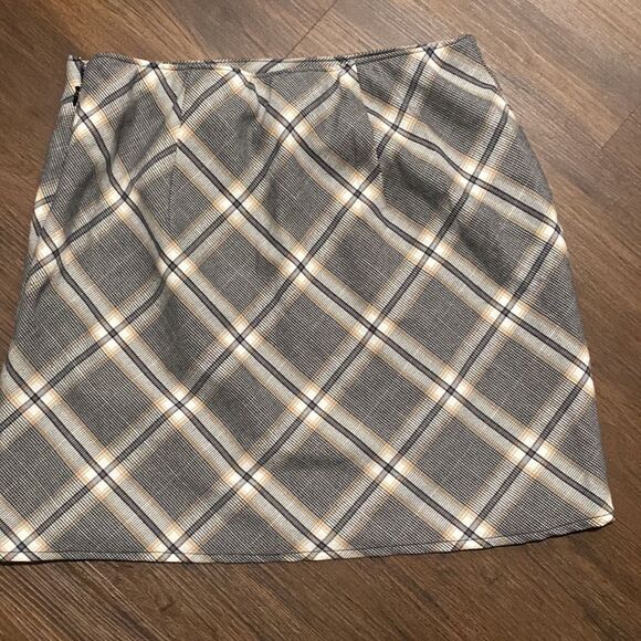 A&F Plaid Open Slit Mini Skirt - Picture 4 of 6